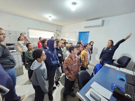 CONSCIÊNCIA AMBIENTAL EM FOCO: ALUNOS DA ESCOLA JOSÉ DEPERON FILHO PARTICIPAM DO PROJETO HERDEIROS DO FUTURO
