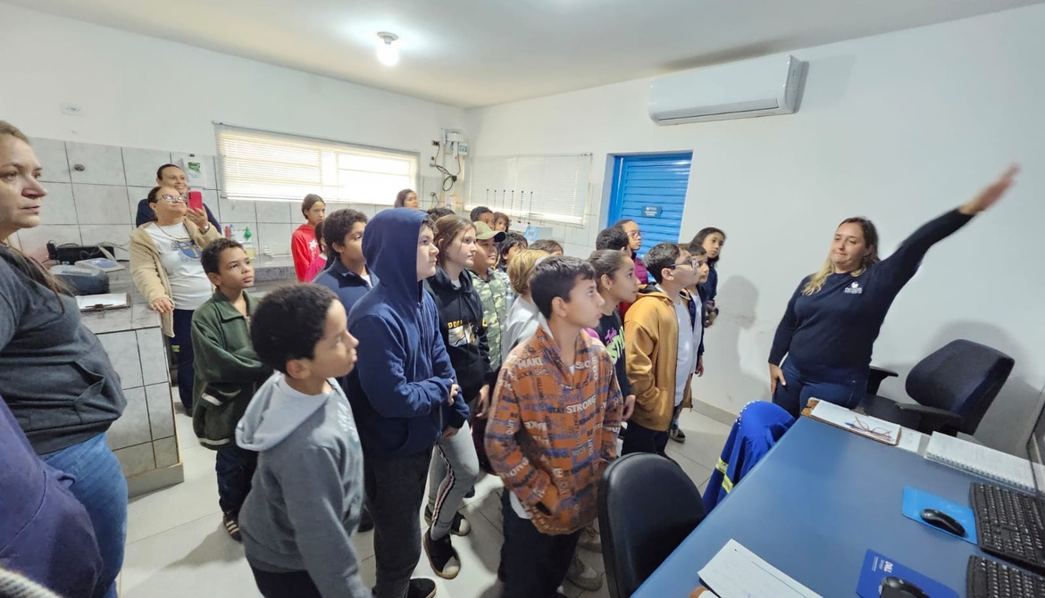 CONSCIÊNCIA AMBIENTAL EM FOCO: ALUNOS DA ESCOLA JOSÉ DEPERON FILHO PARTICIPAM DO PROJETO HERDEIROS DO FUTURO